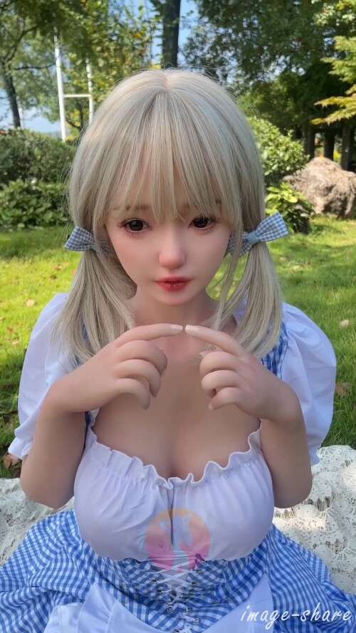 Verspielt-lieblich-blonde-Realistic-Sex-doll-unschuldige-grose-Augen---Poppy.jpeg